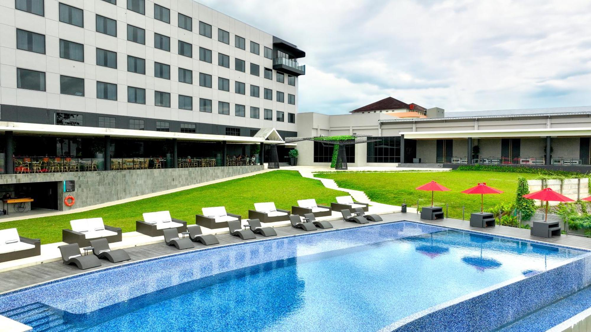 Aston & Convention Center Serang